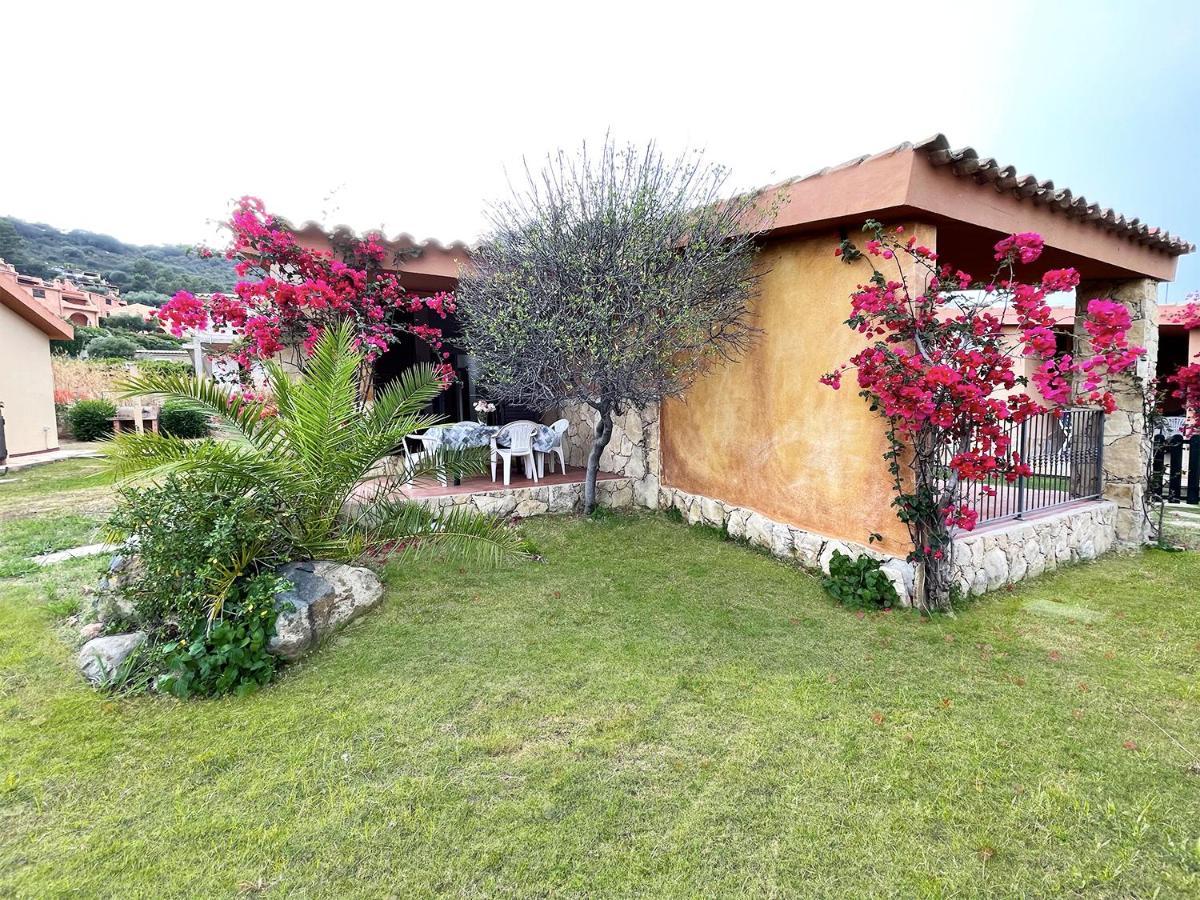 Vila Erika Castiadas Exteriér fotografie