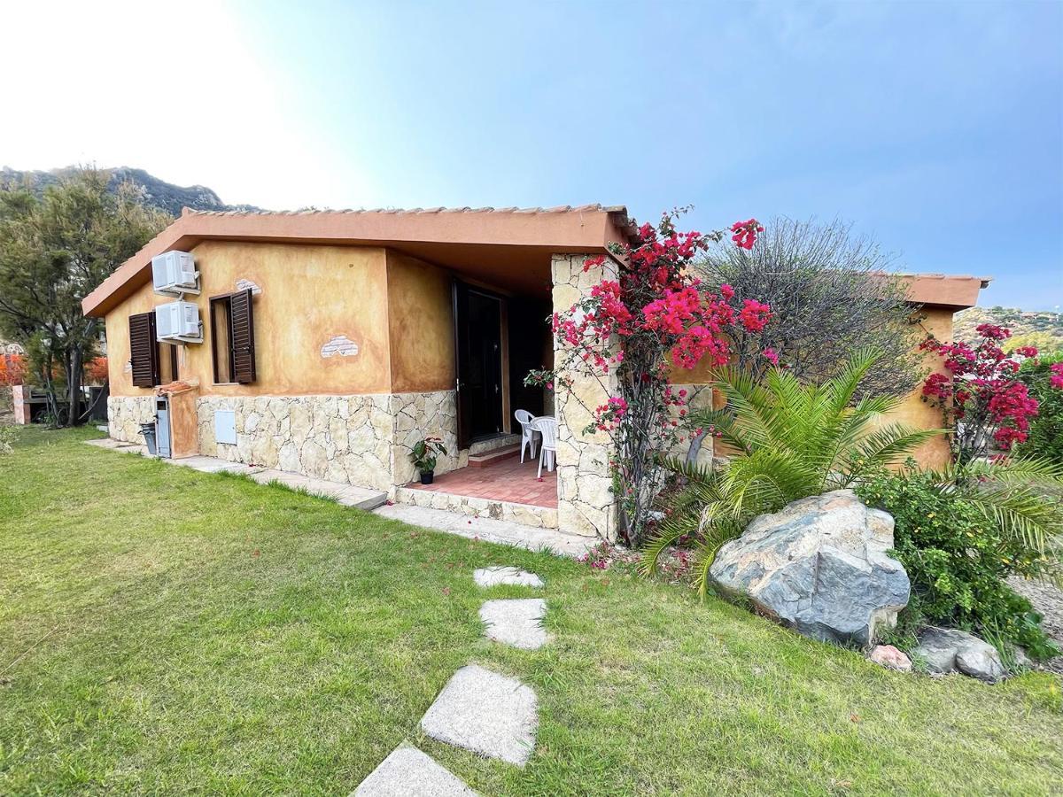 Vila Erika Castiadas Exteriér fotografie